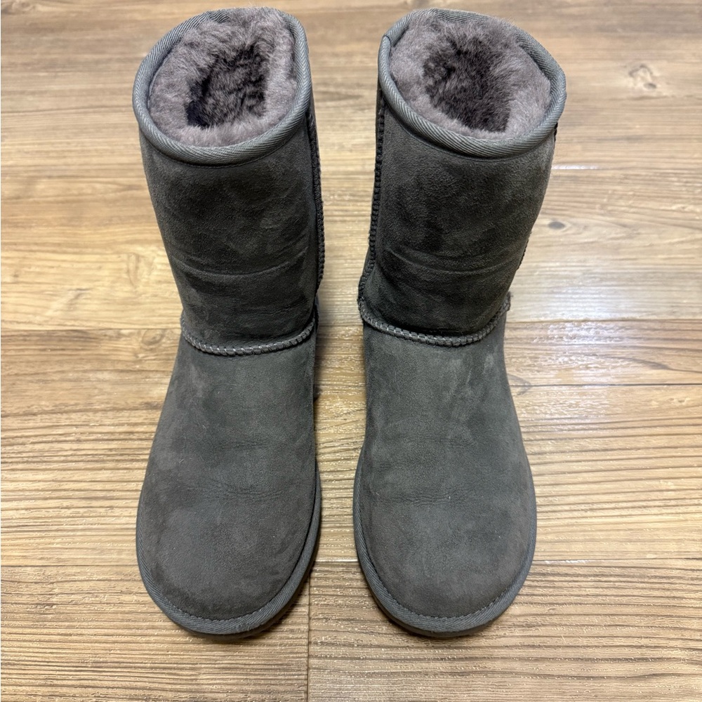 Gray UGG Women classic II size 7